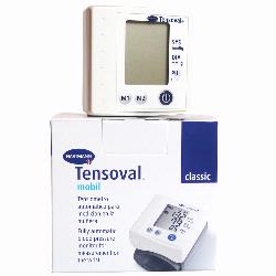 Blutdruckmessgerät und Verpackung von Tensoval für den mobilen Gebrauch.